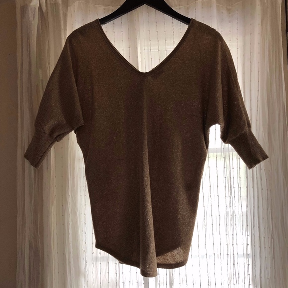 V-Neck - V-Back top with Gold Sparkle detail - Picture 1 of 5